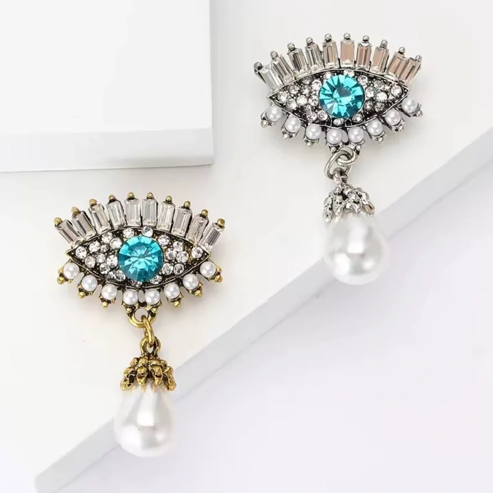 Azure Eye of Elegance Pearl Gold Brooch